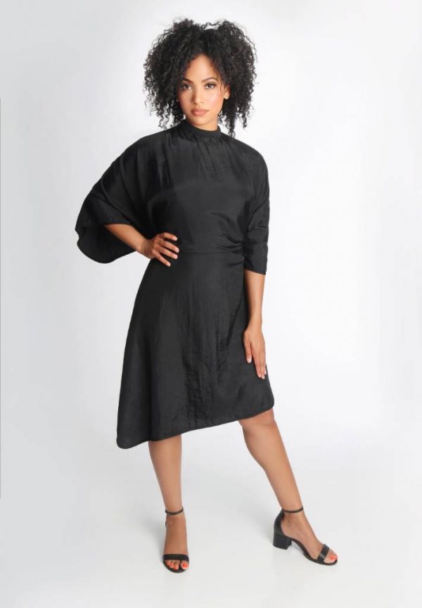 THE CRINKLE CAPE-BLACK